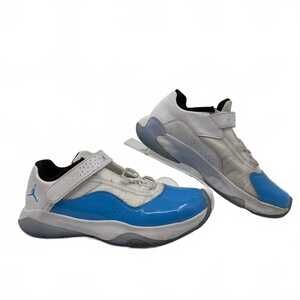 Nike White Blue CMFT 11 Athletic Sneakers | Boys Size 3B